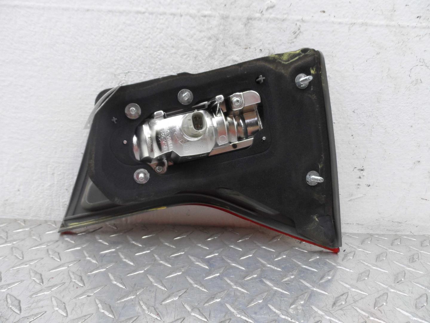 Фонарь задний внутренний левый