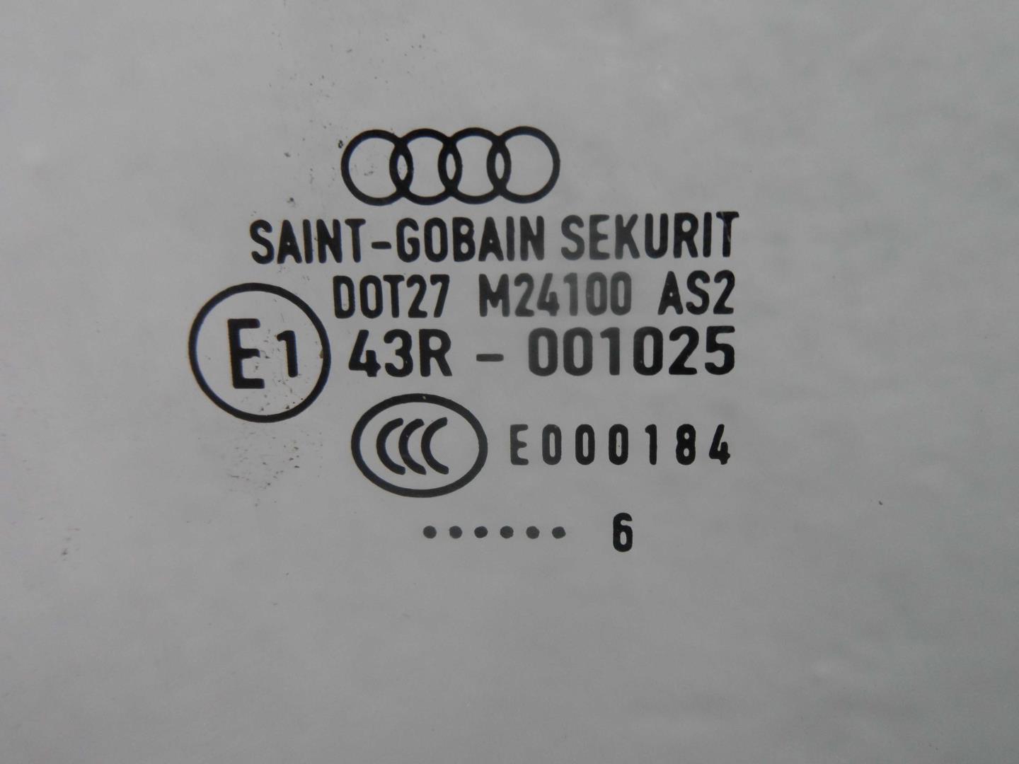 Стекло двери передней правой