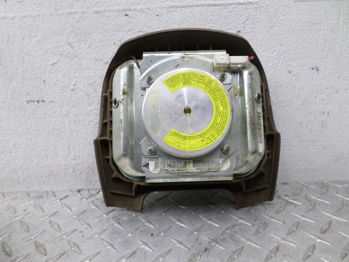 Подушка безопасности в рулевое колесо