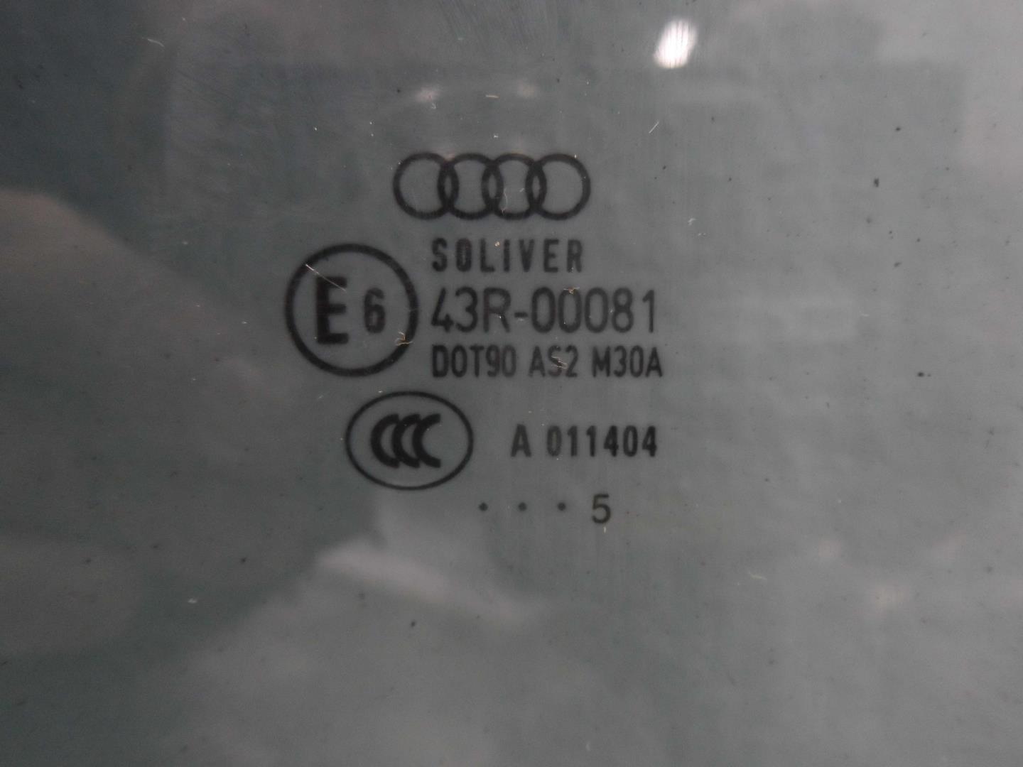 Стекло двери задней правой