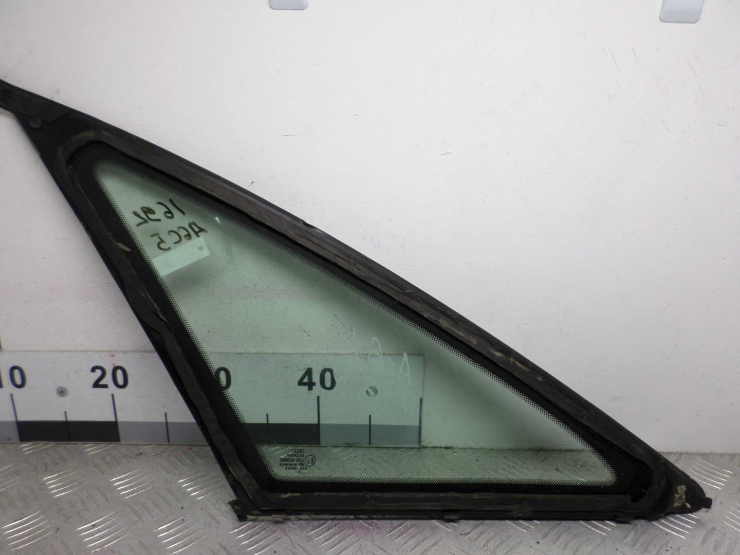 Стекло кузовное глухое правое