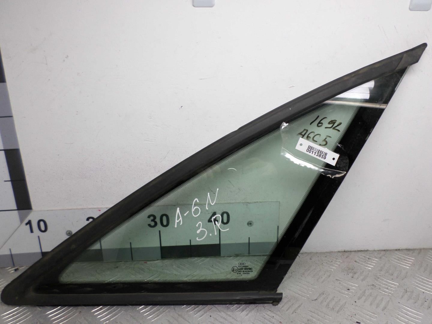 Стекло кузовное глухое правое