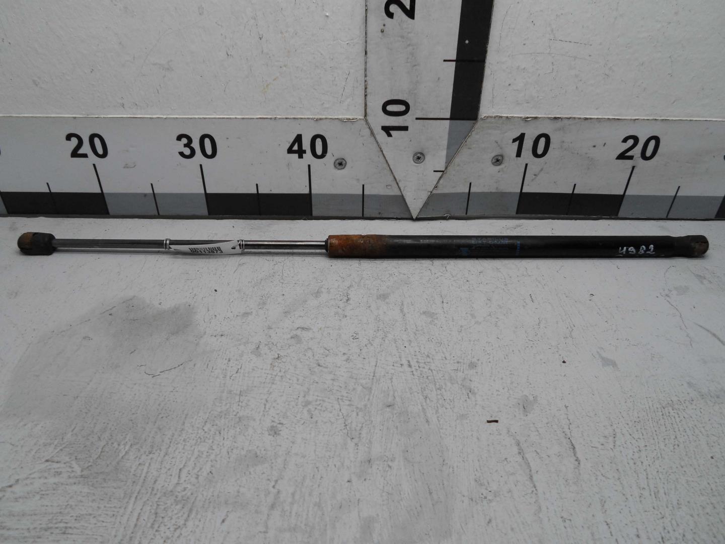 Амортизатор капота