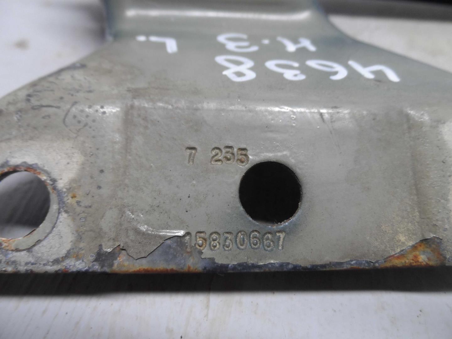 Петля капота левая