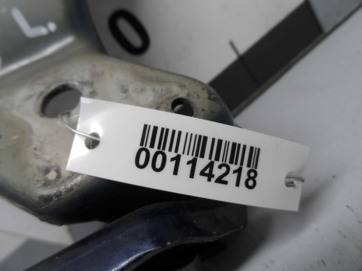 Петля капота левая