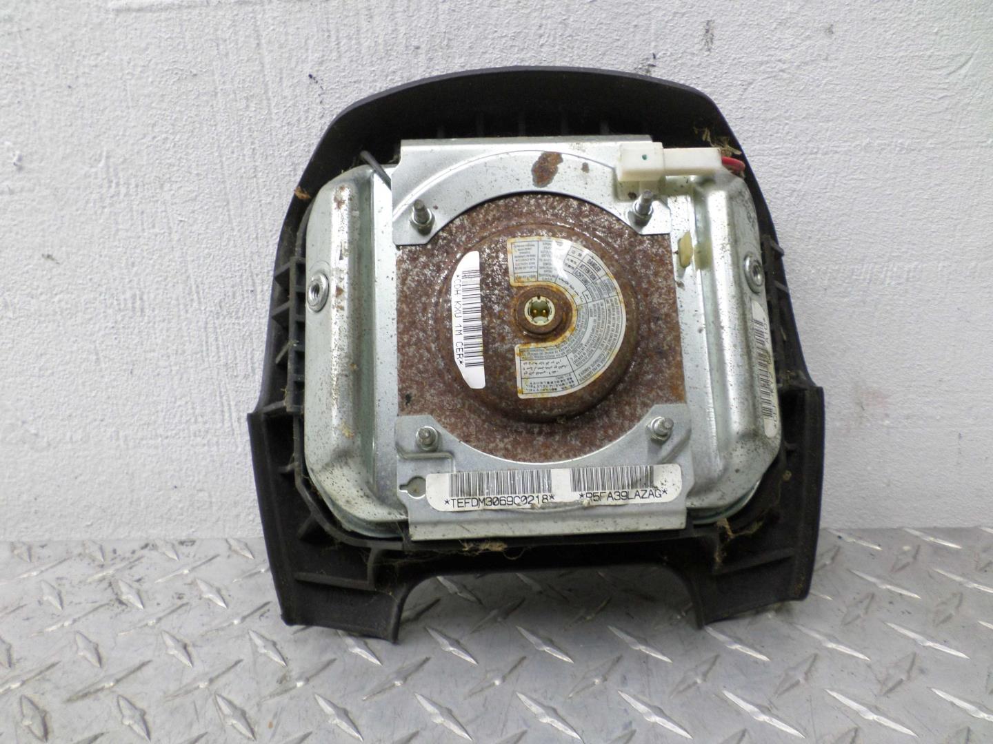 Подушка безопасности в рулевое колесо