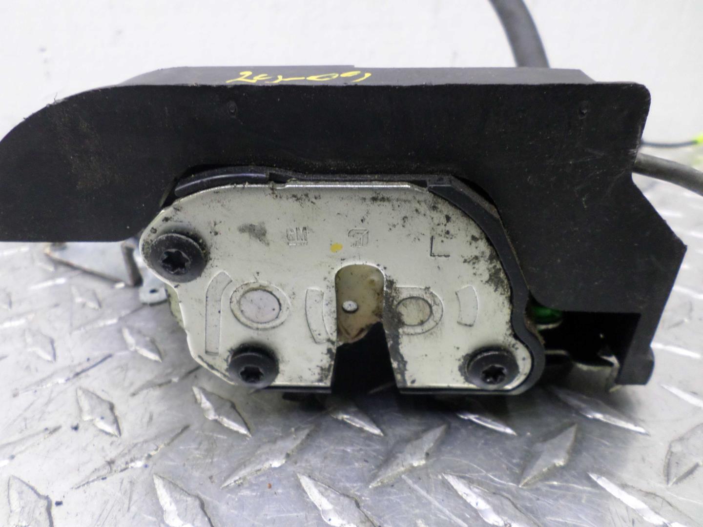 Замок двери задней левой