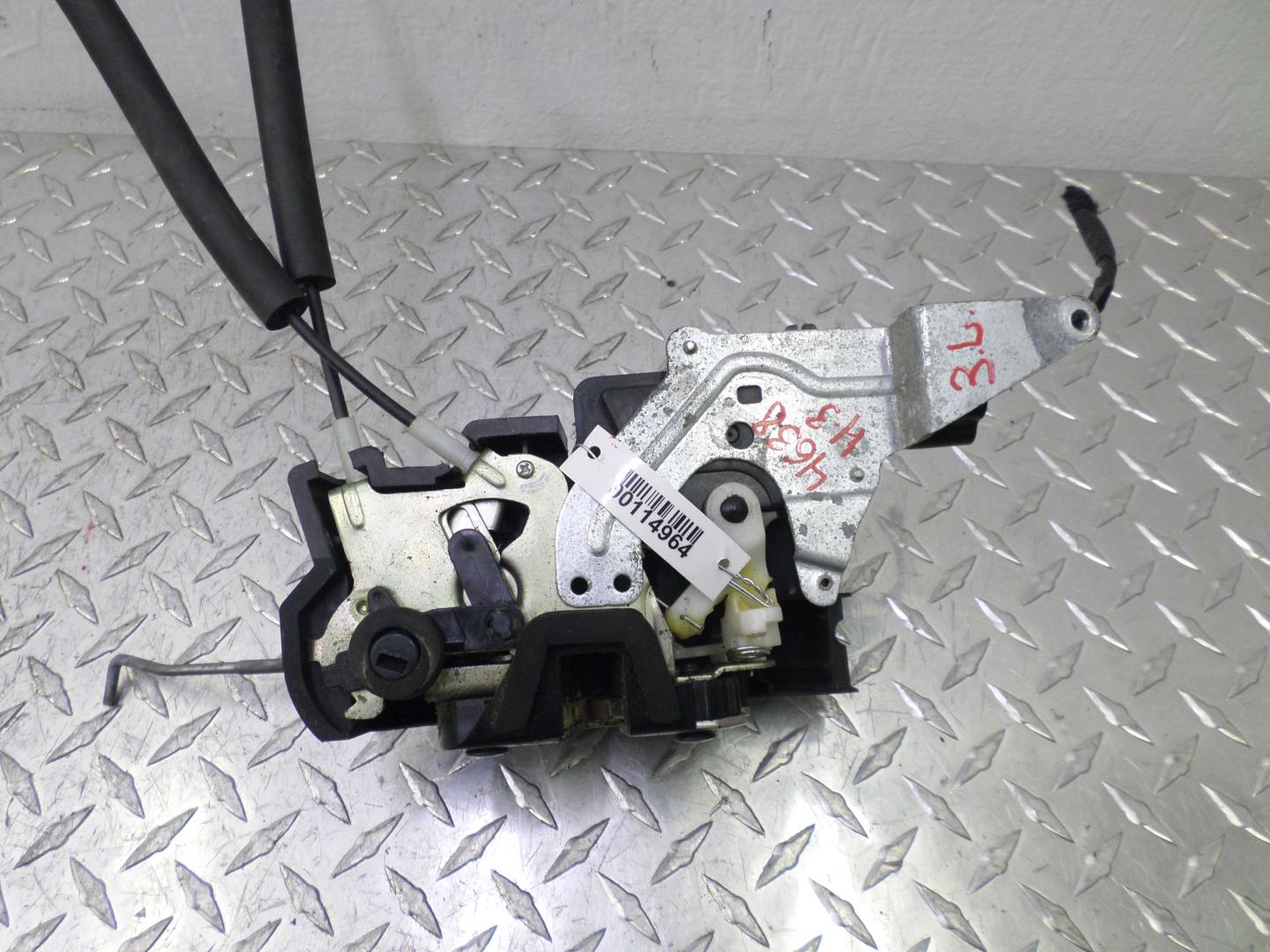 Замок двери задней левой