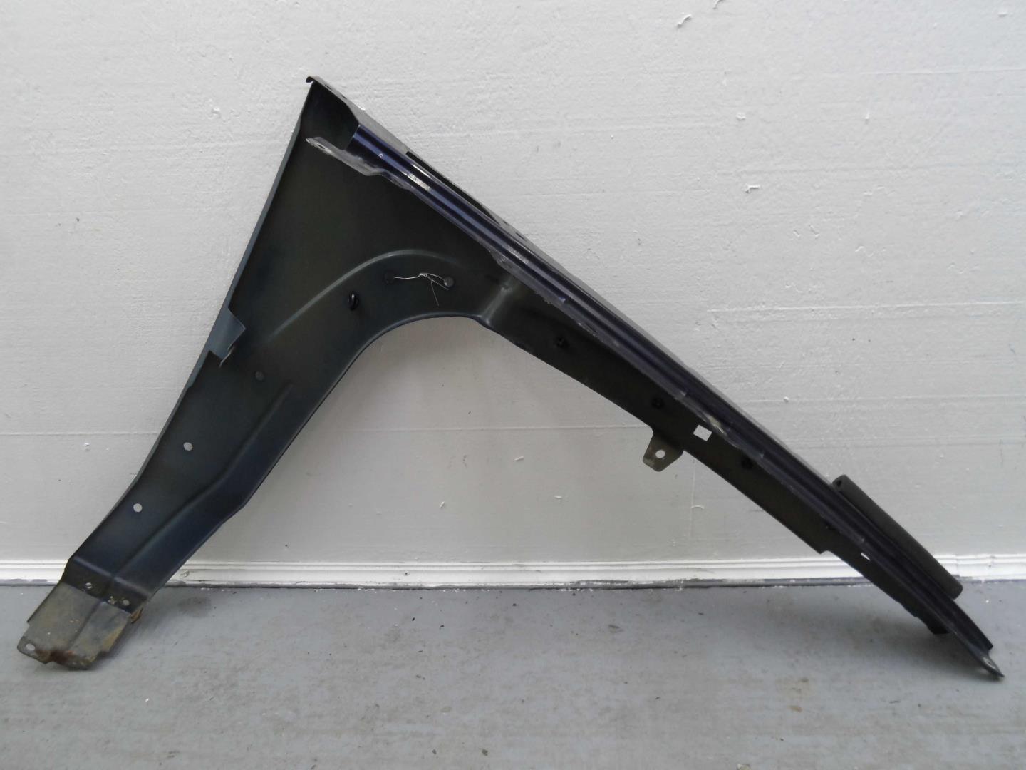 Крыло переднее левое