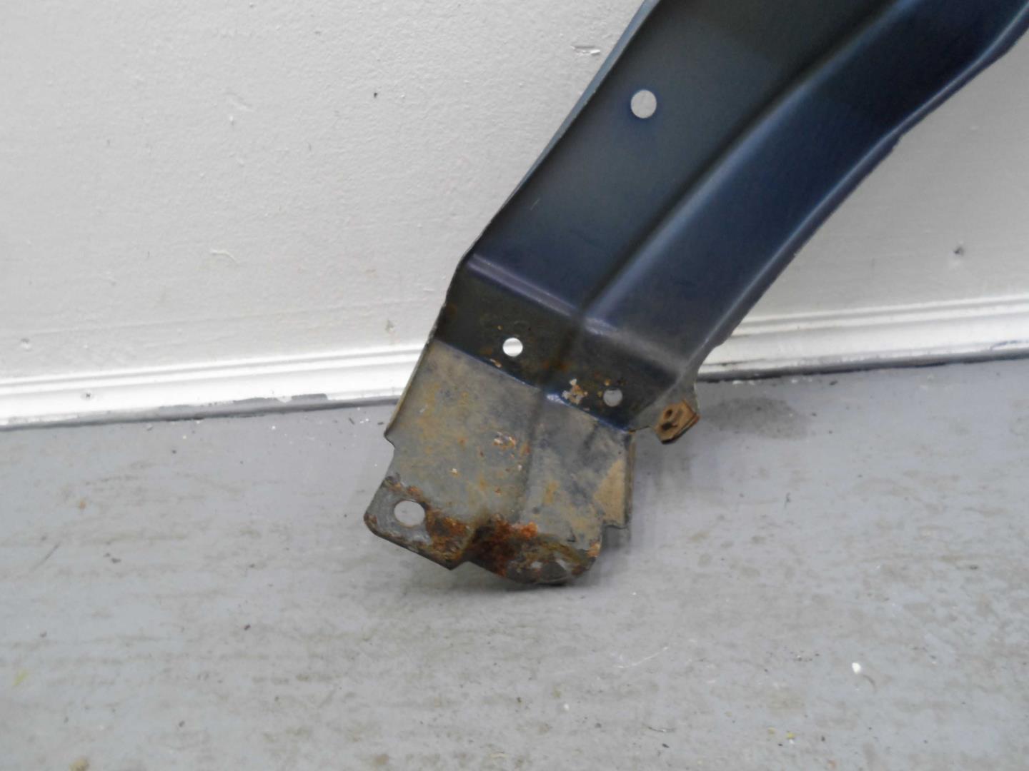 Крыло переднее левое