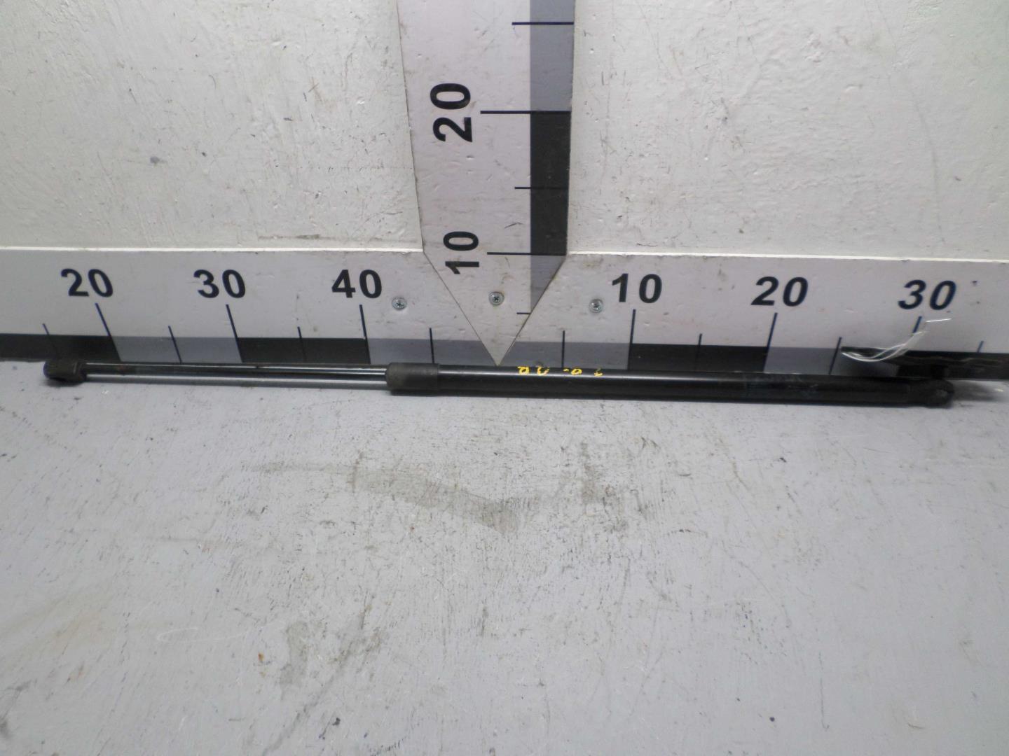 Амортизатор крышки багажника