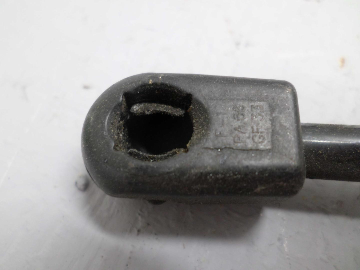 Амортизатор крышки багажника