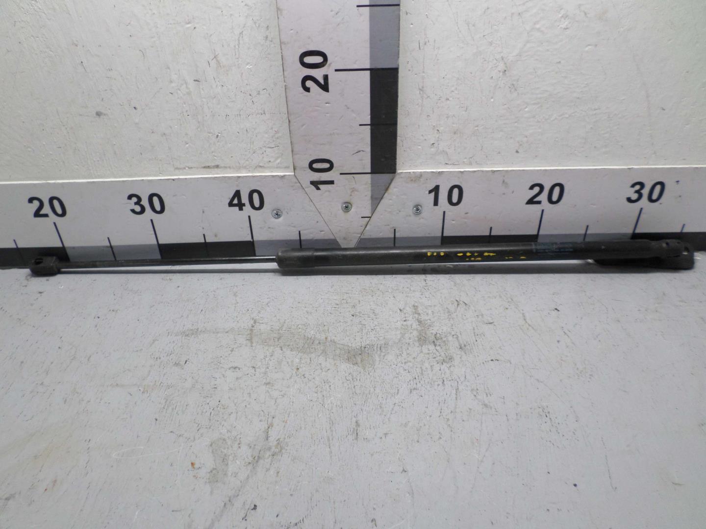 Амортизатор крышки багажника