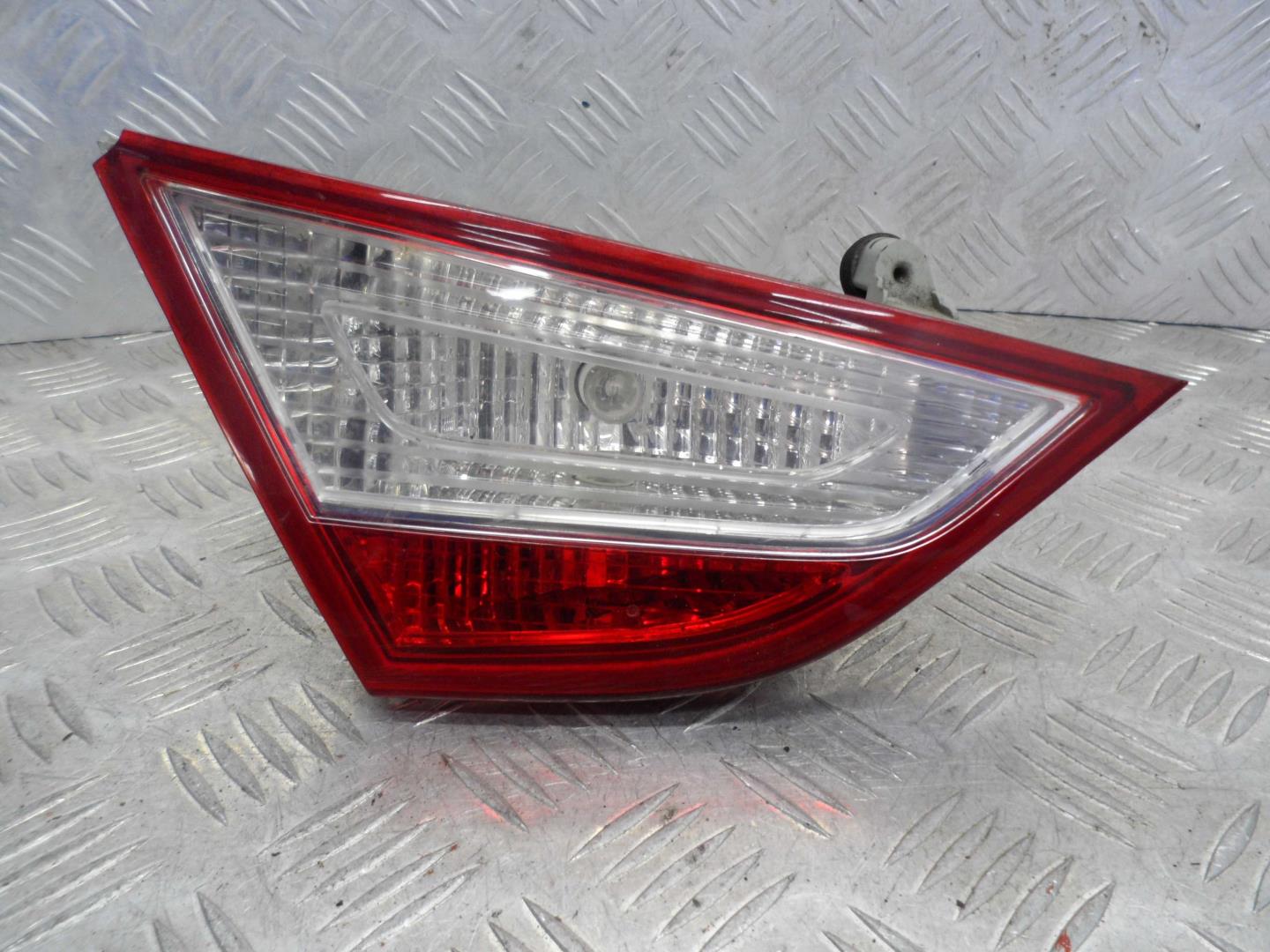 Фонарь задний внутренний левый