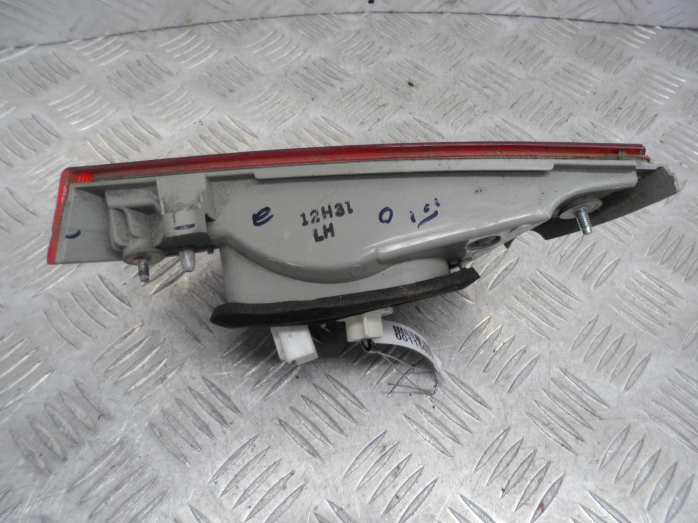 Фонарь задний внутренний левый