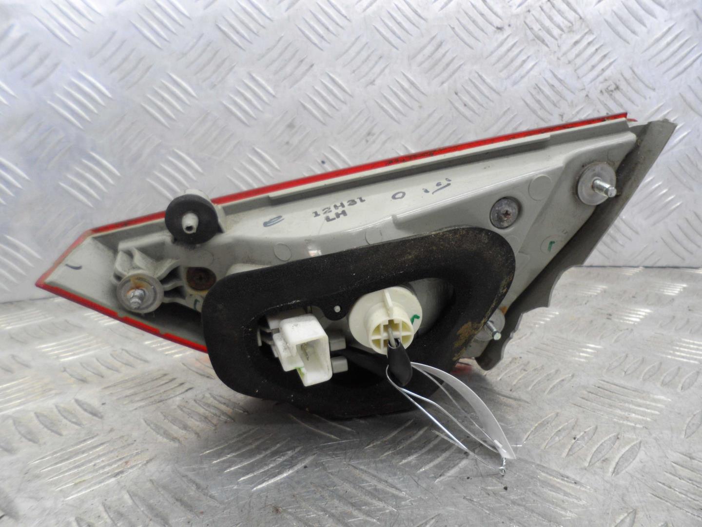 Фонарь задний внутренний левый