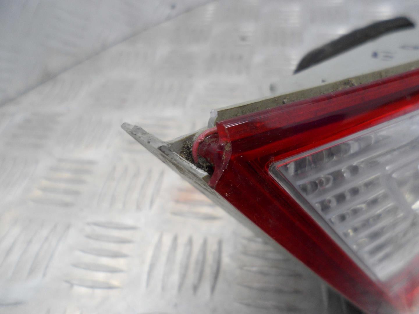 Фонарь задний внутренний левый