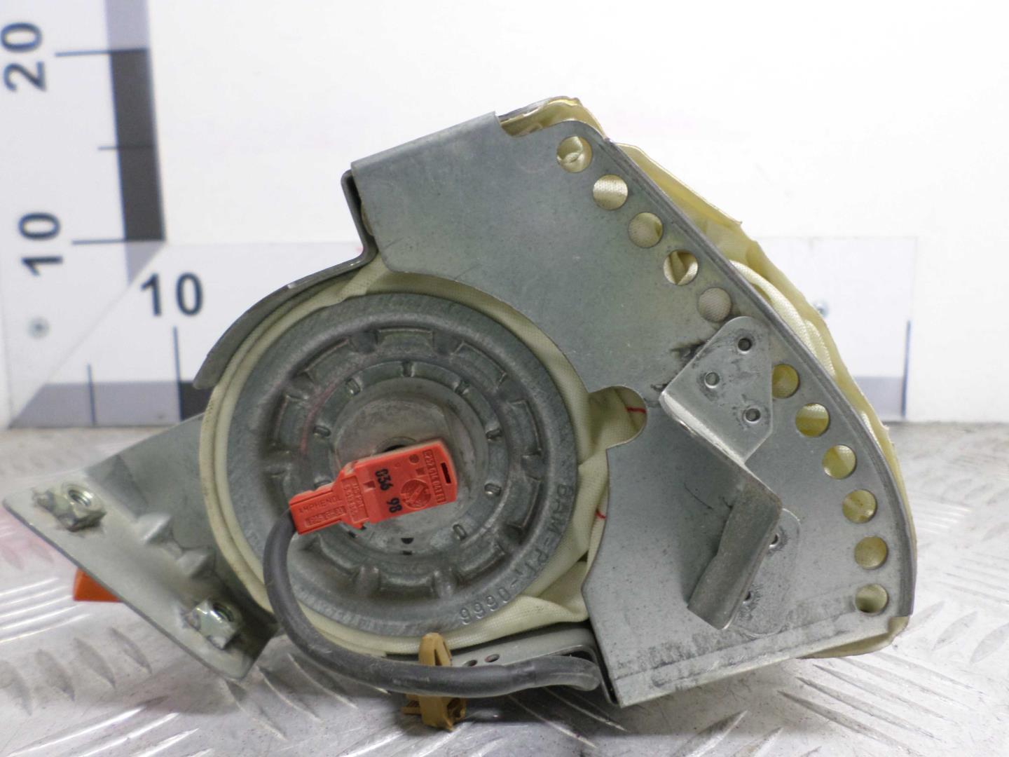 Подушка безопасности пассажирская (в торпедо)