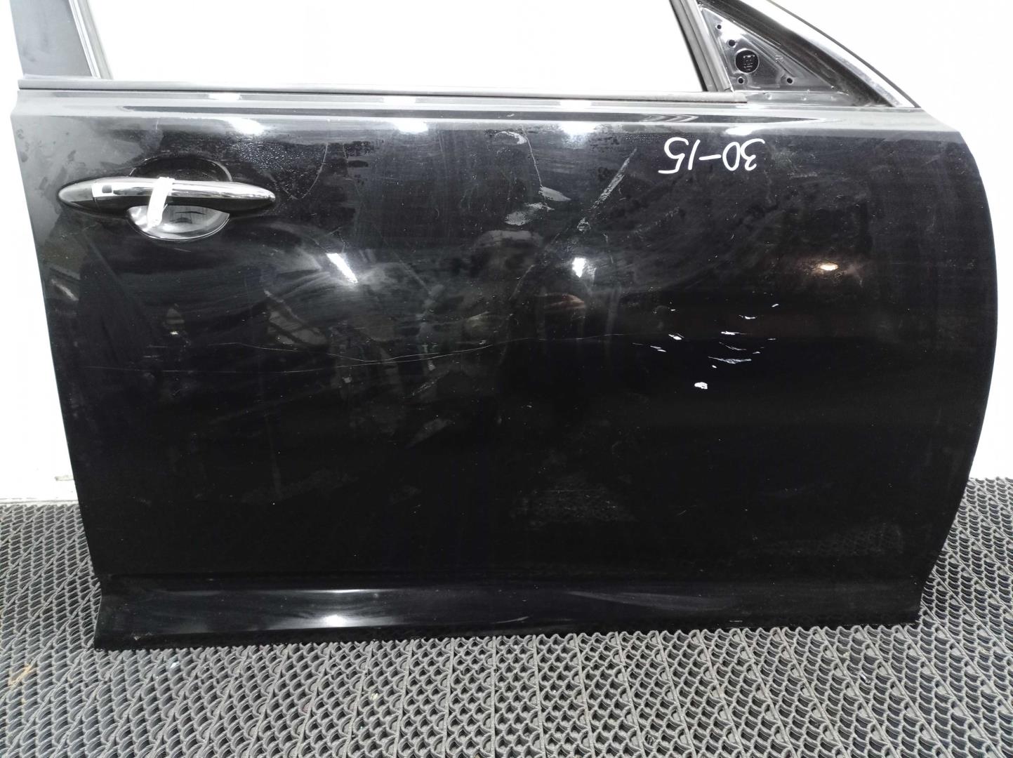 Стекло двери передней правой