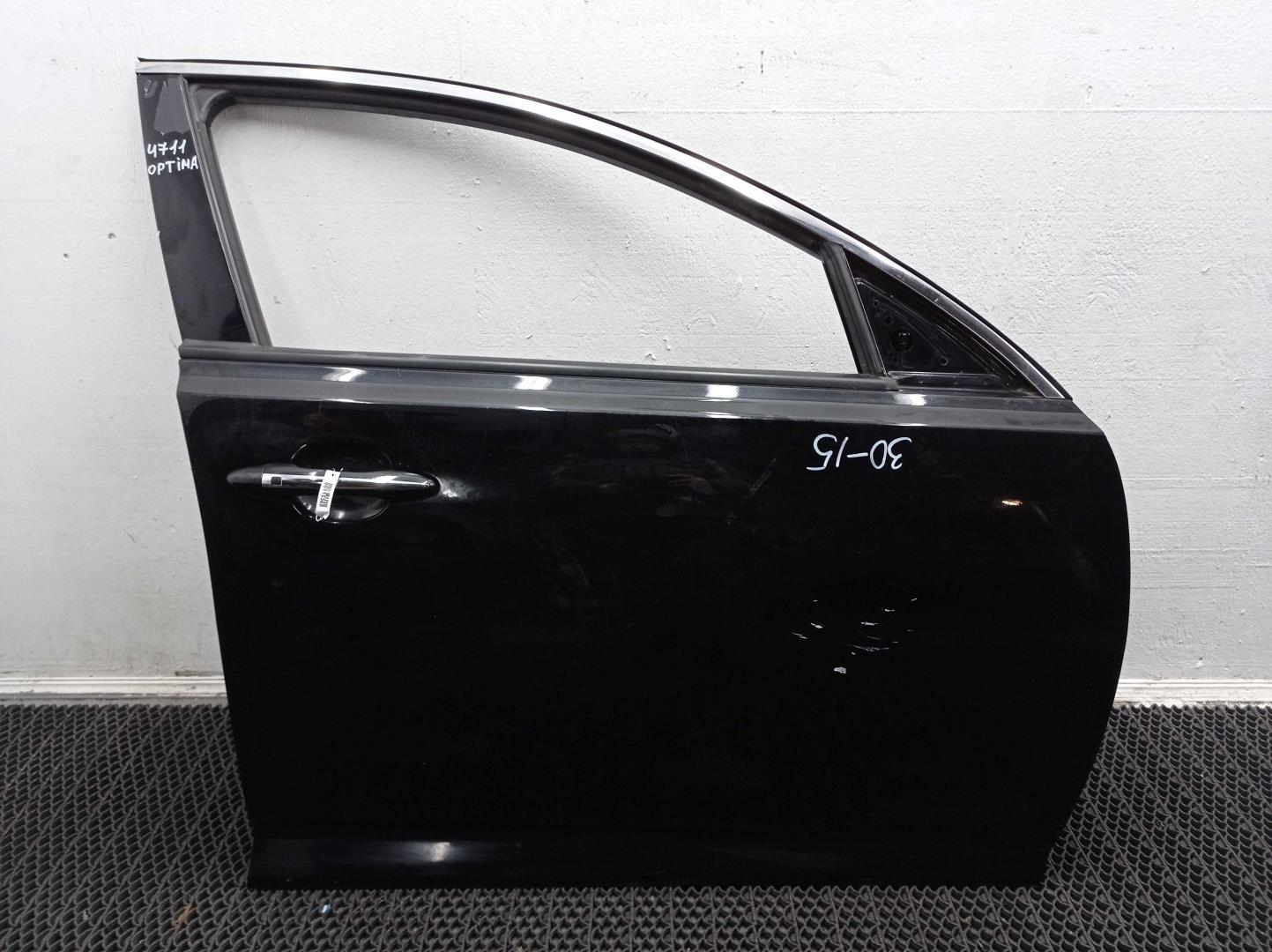 Стекло двери передней правой