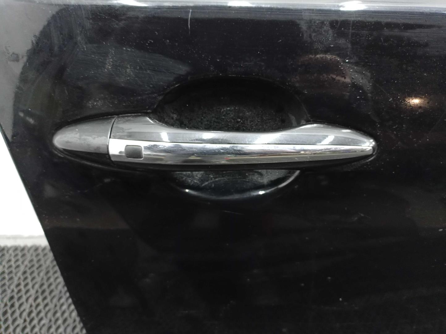 Стекло двери передней правой