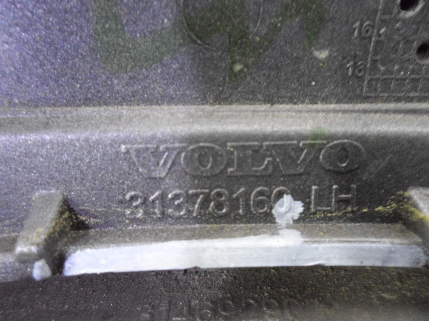 Накладка заднего крыла левого