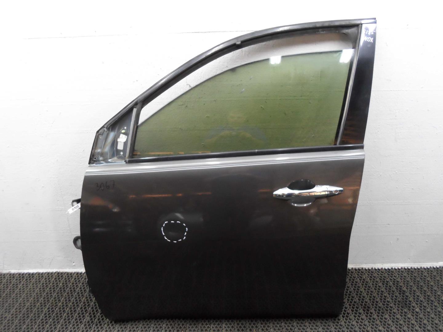 Дверь передняя левая
