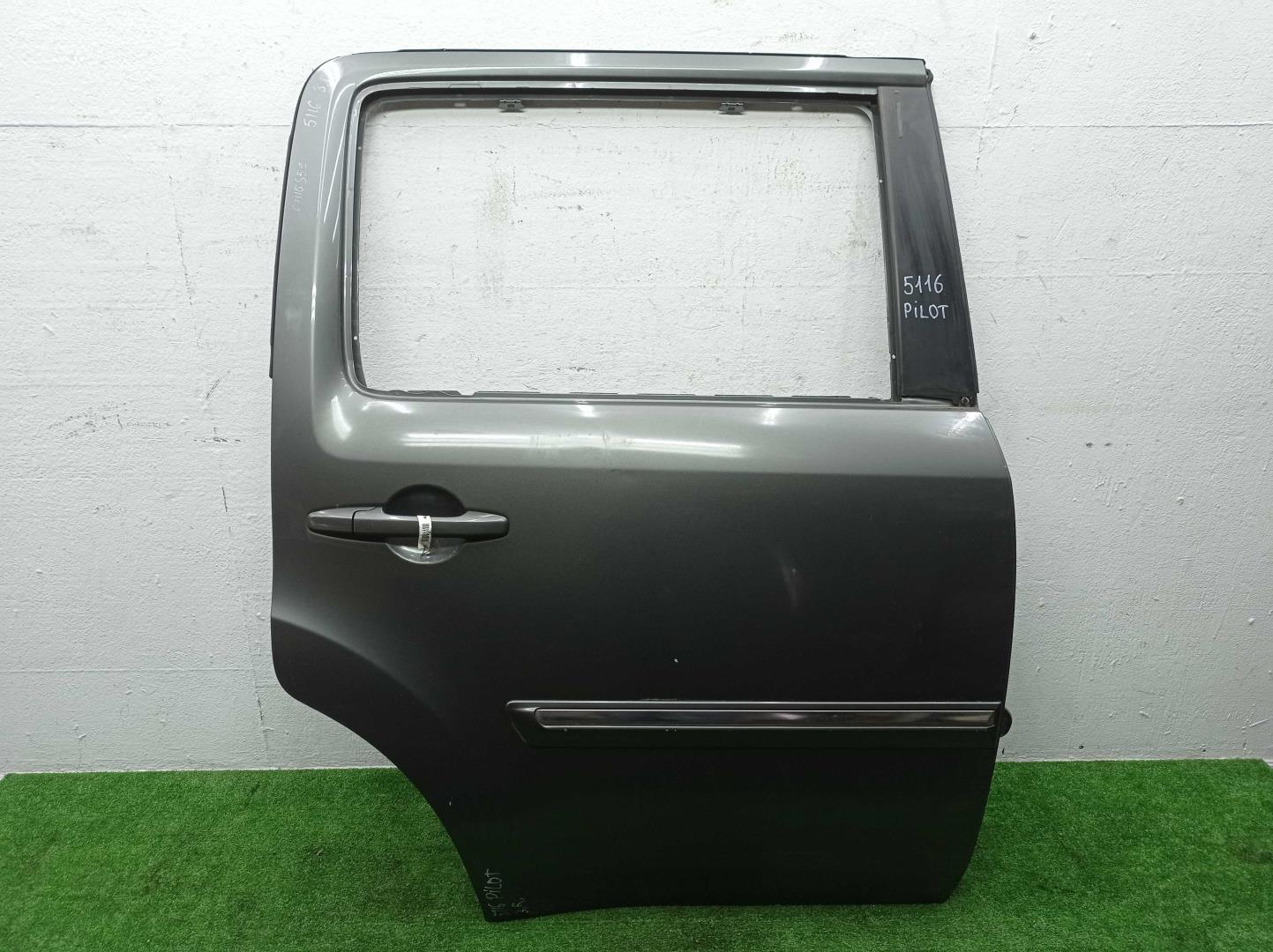 Дверь задняя правая