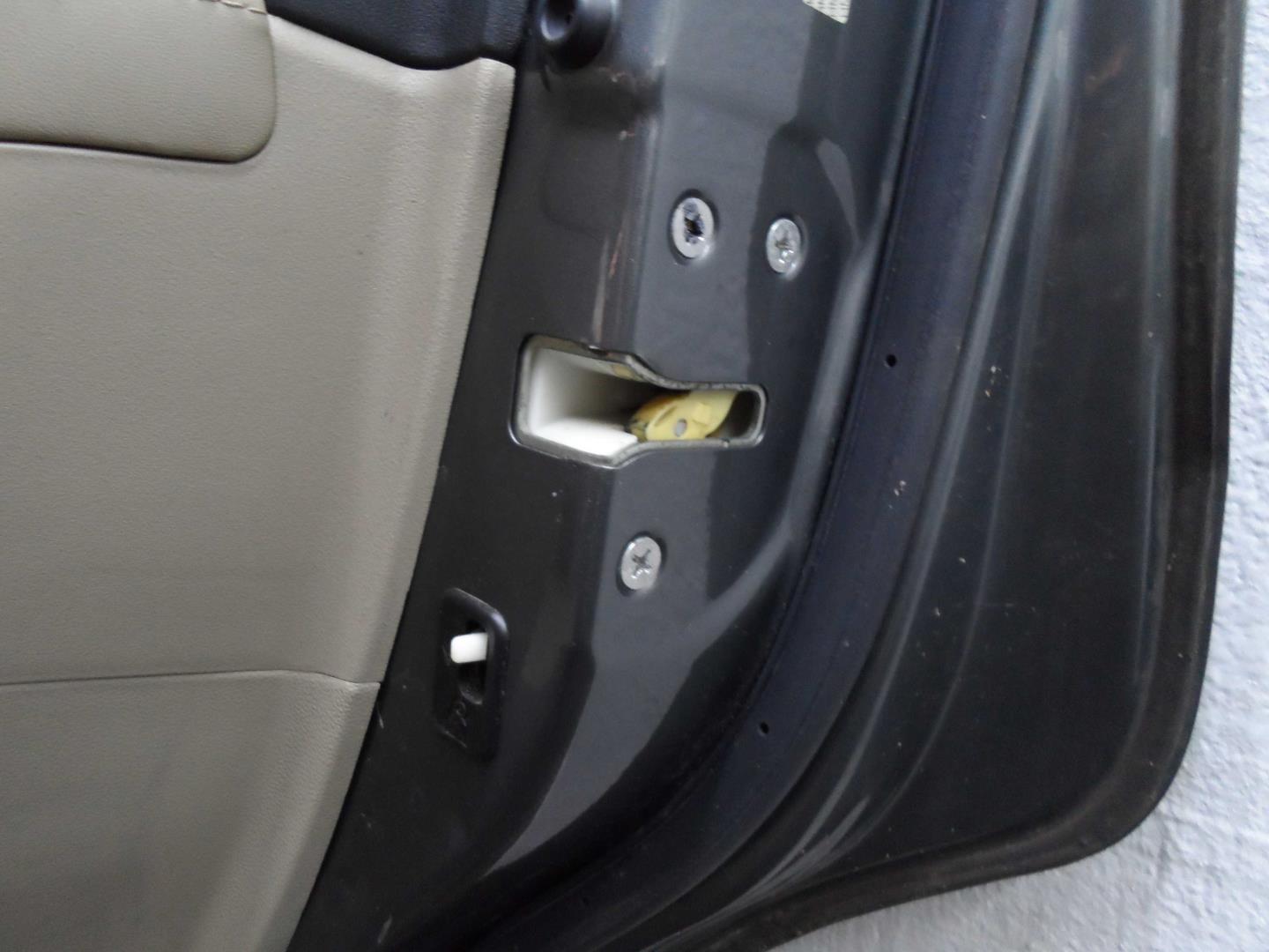 Дверь задняя правая