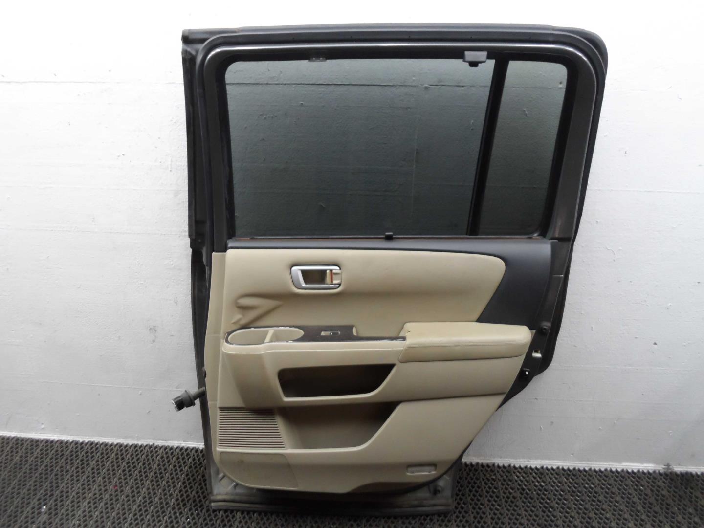 Дверь задняя правая