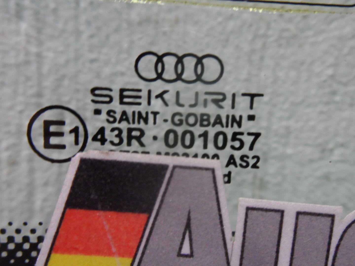 Стекло двери задней левой