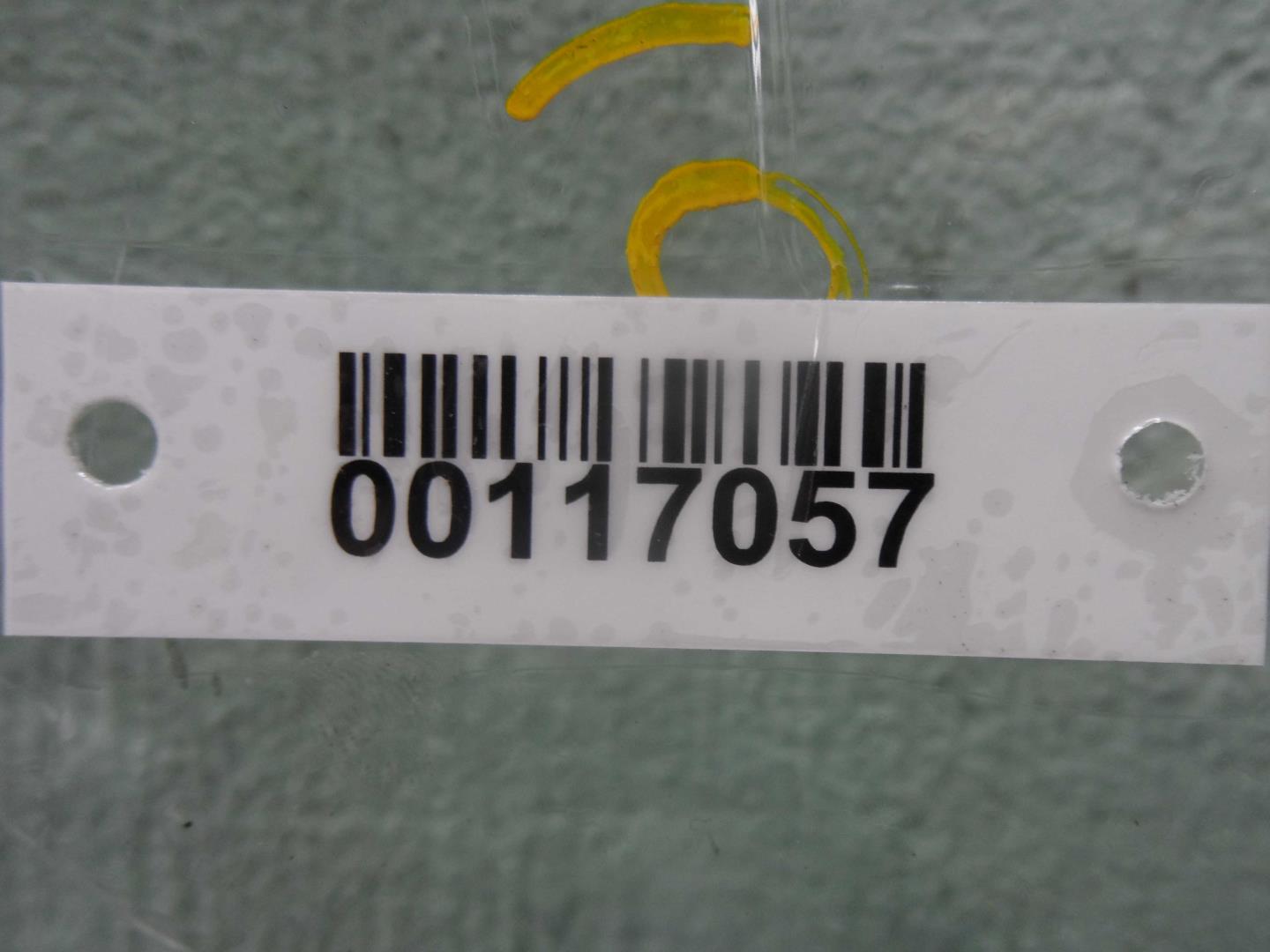 Стекло двери задней левой