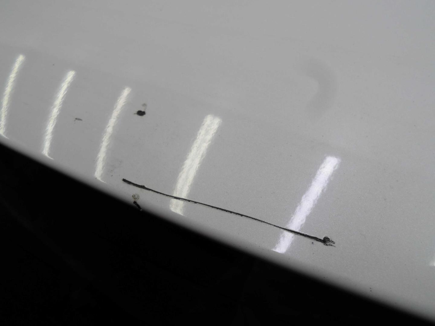 Петля крышки багажника