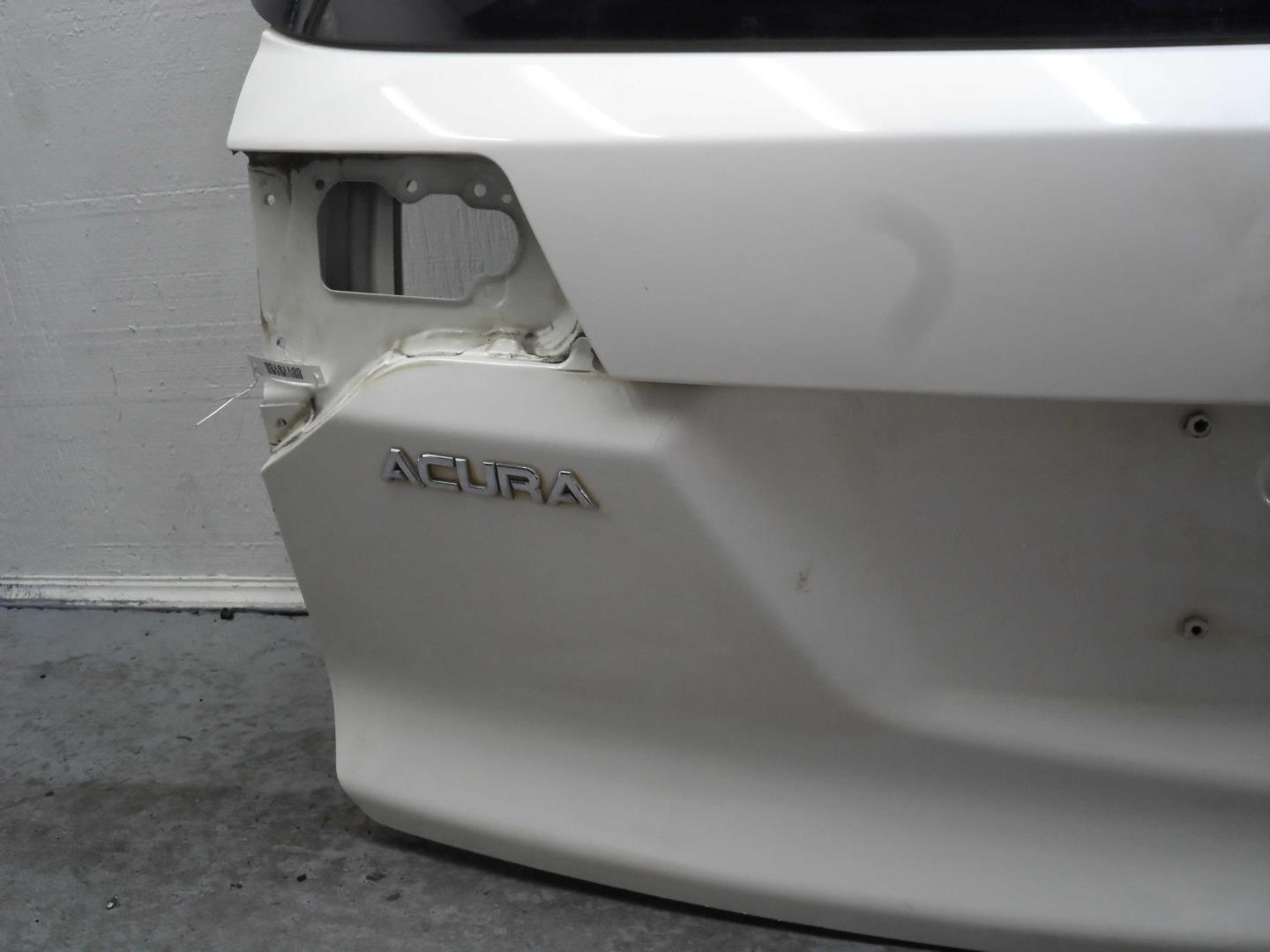 Петля крышки багажника