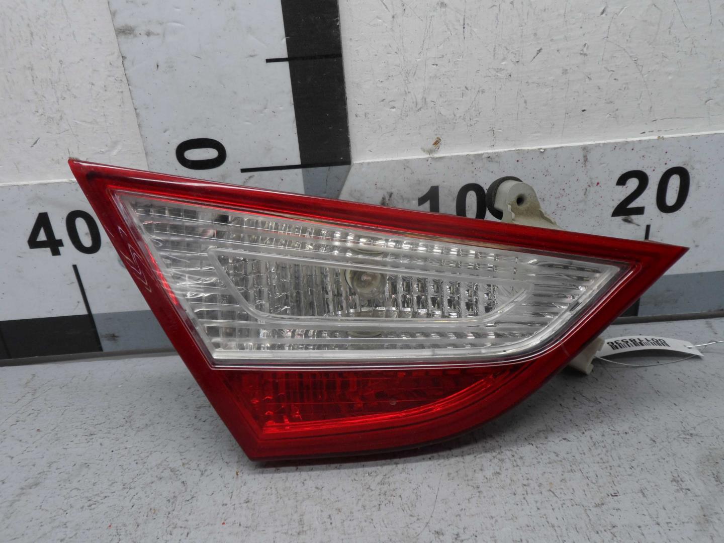 Фонарь задний внутренний левый