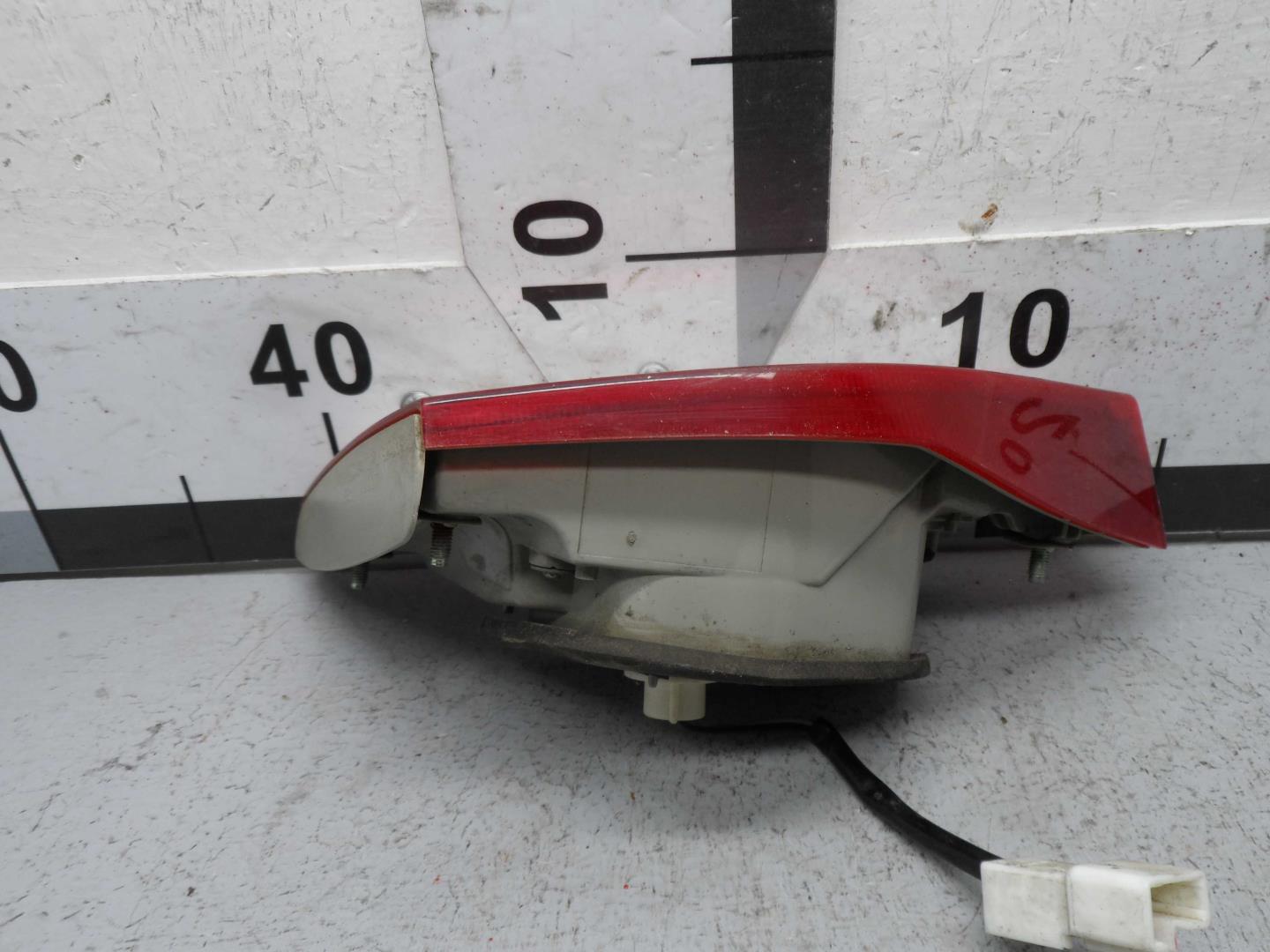 Фонарь задний внутренний левый