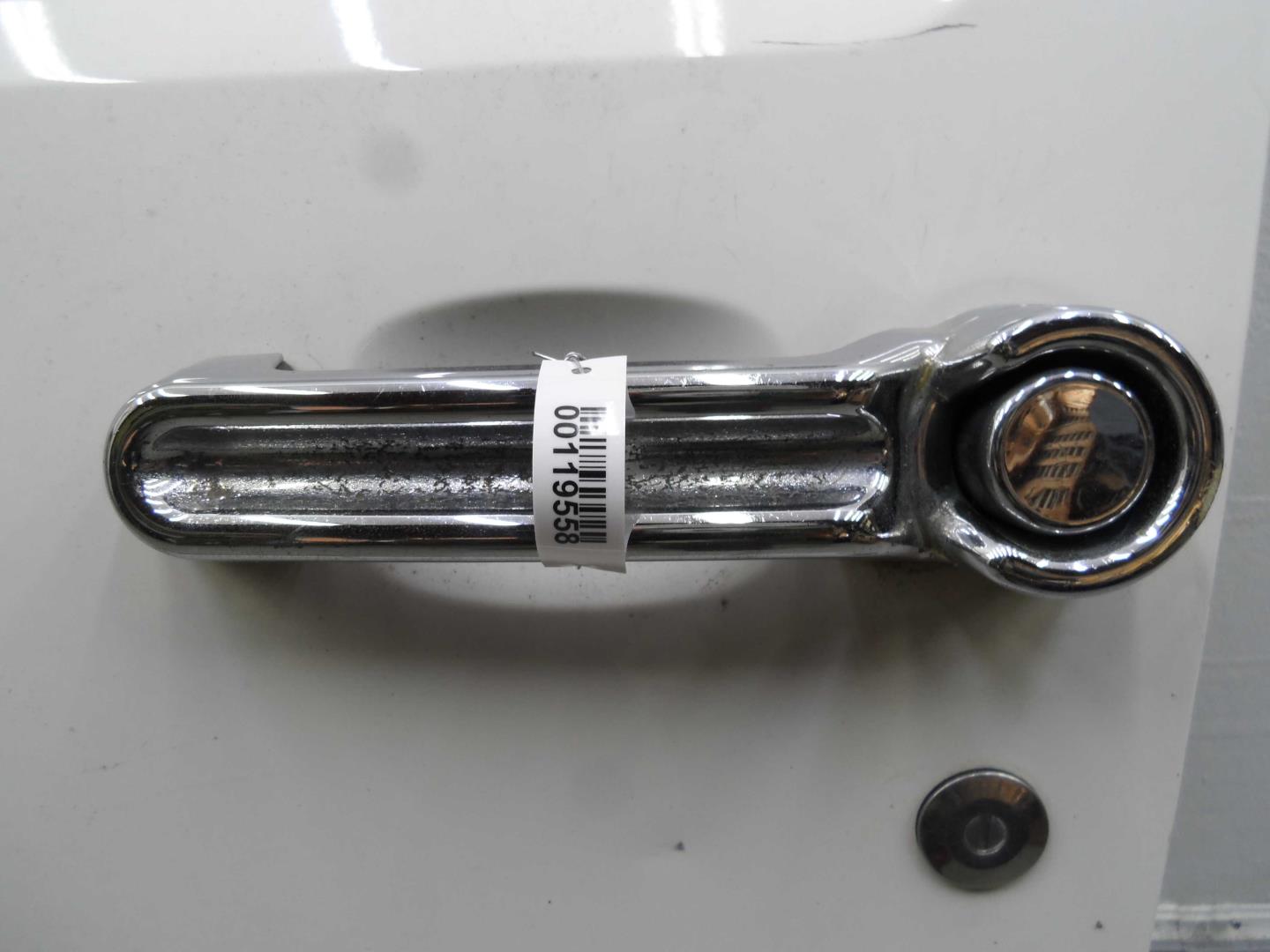 Замок двери передней левой