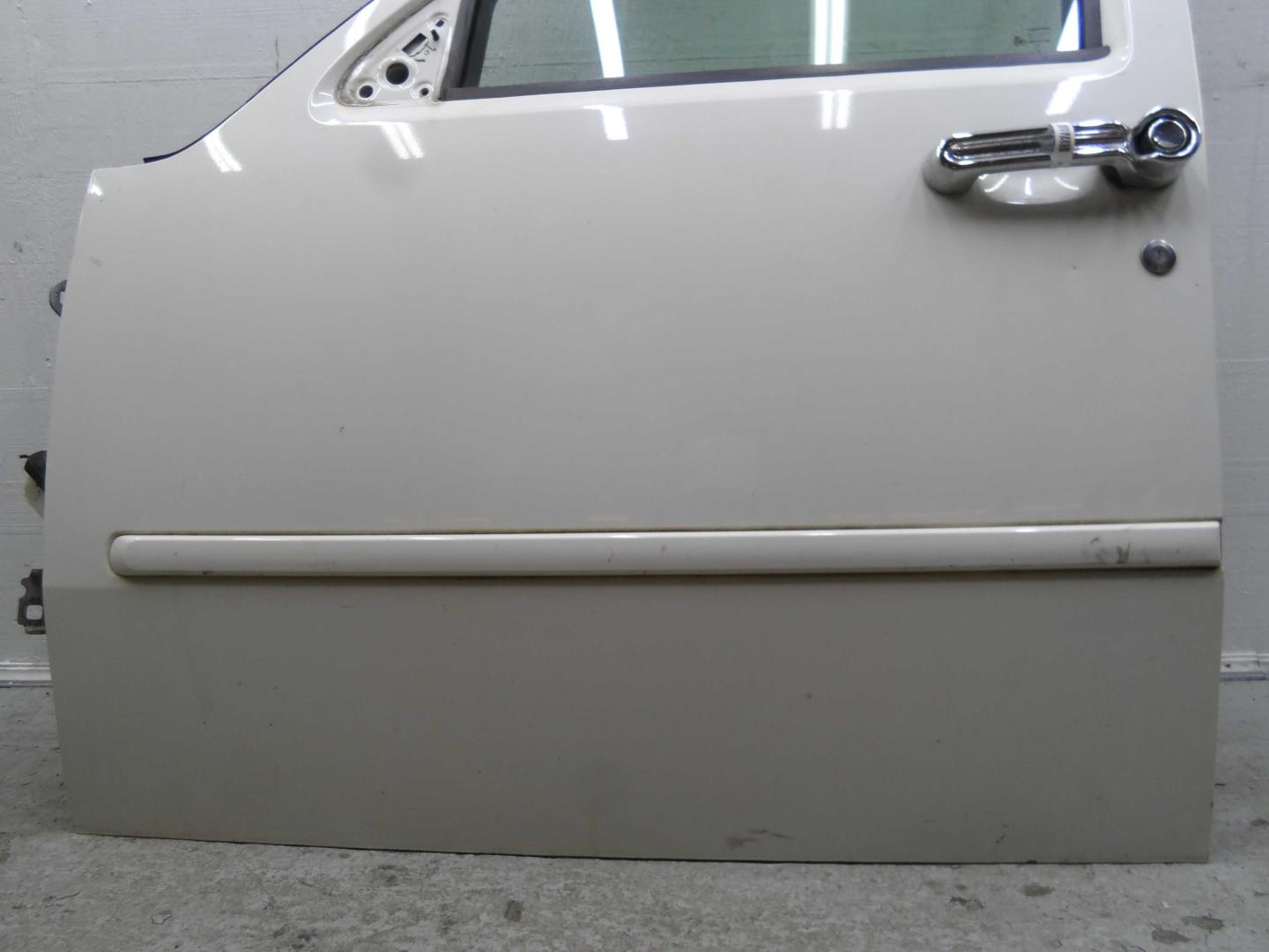 Замок двери передней левой