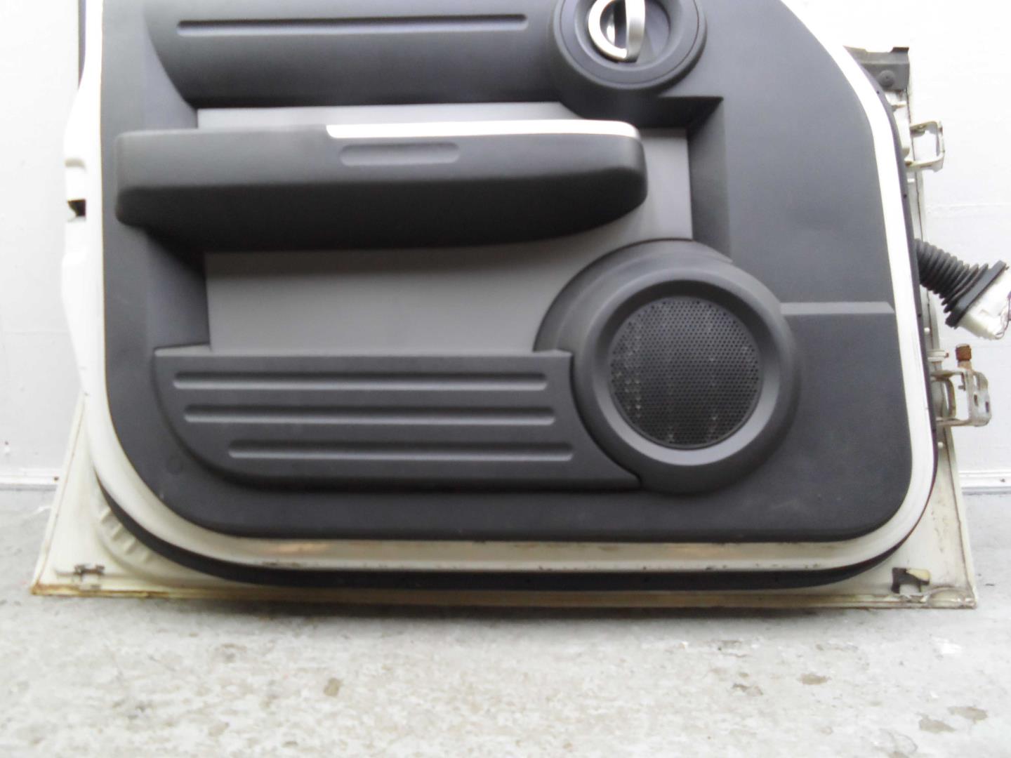 Ручка двери передней наружная левая