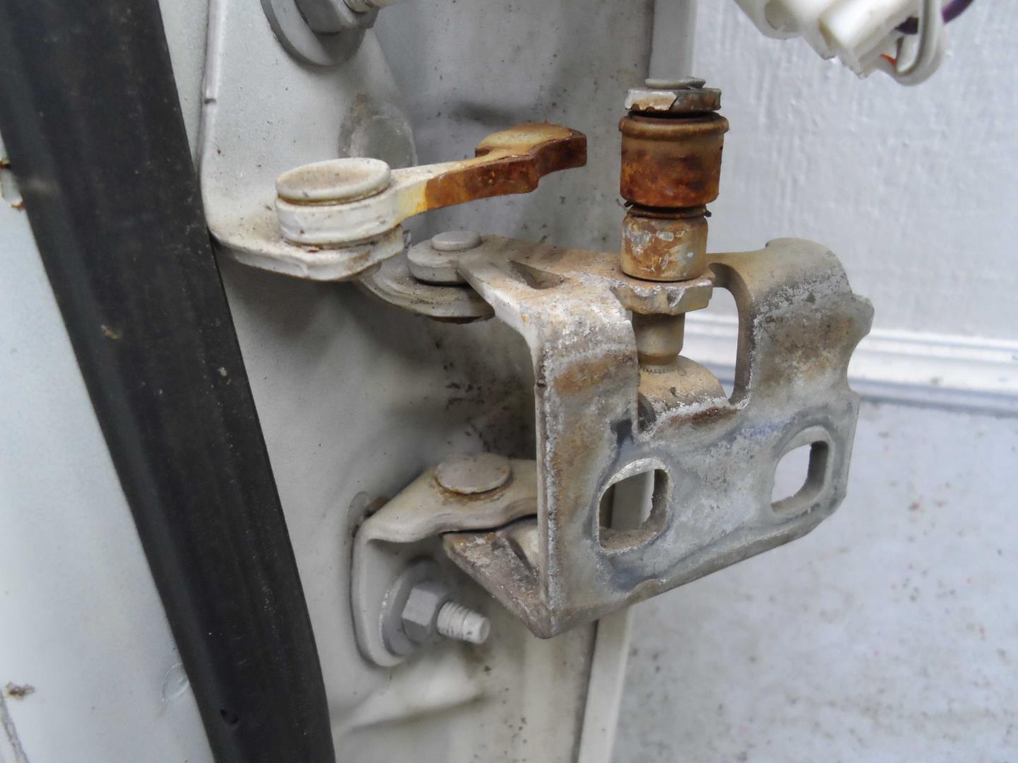 Ручка двери передней наружная левая