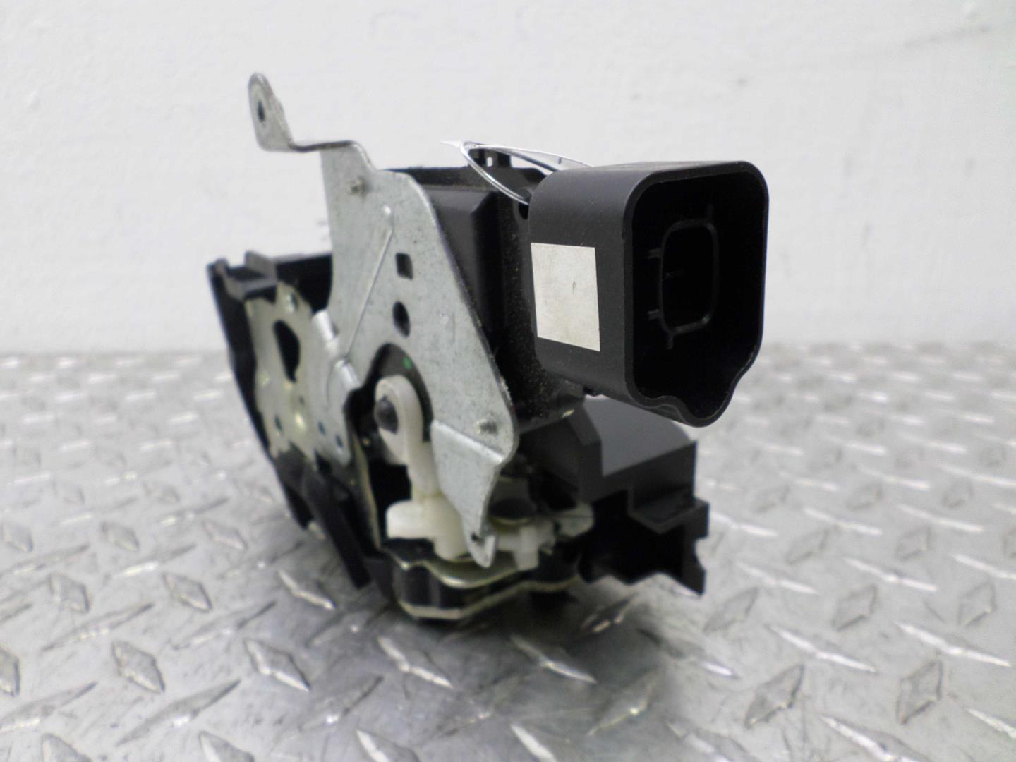 Замок багажника