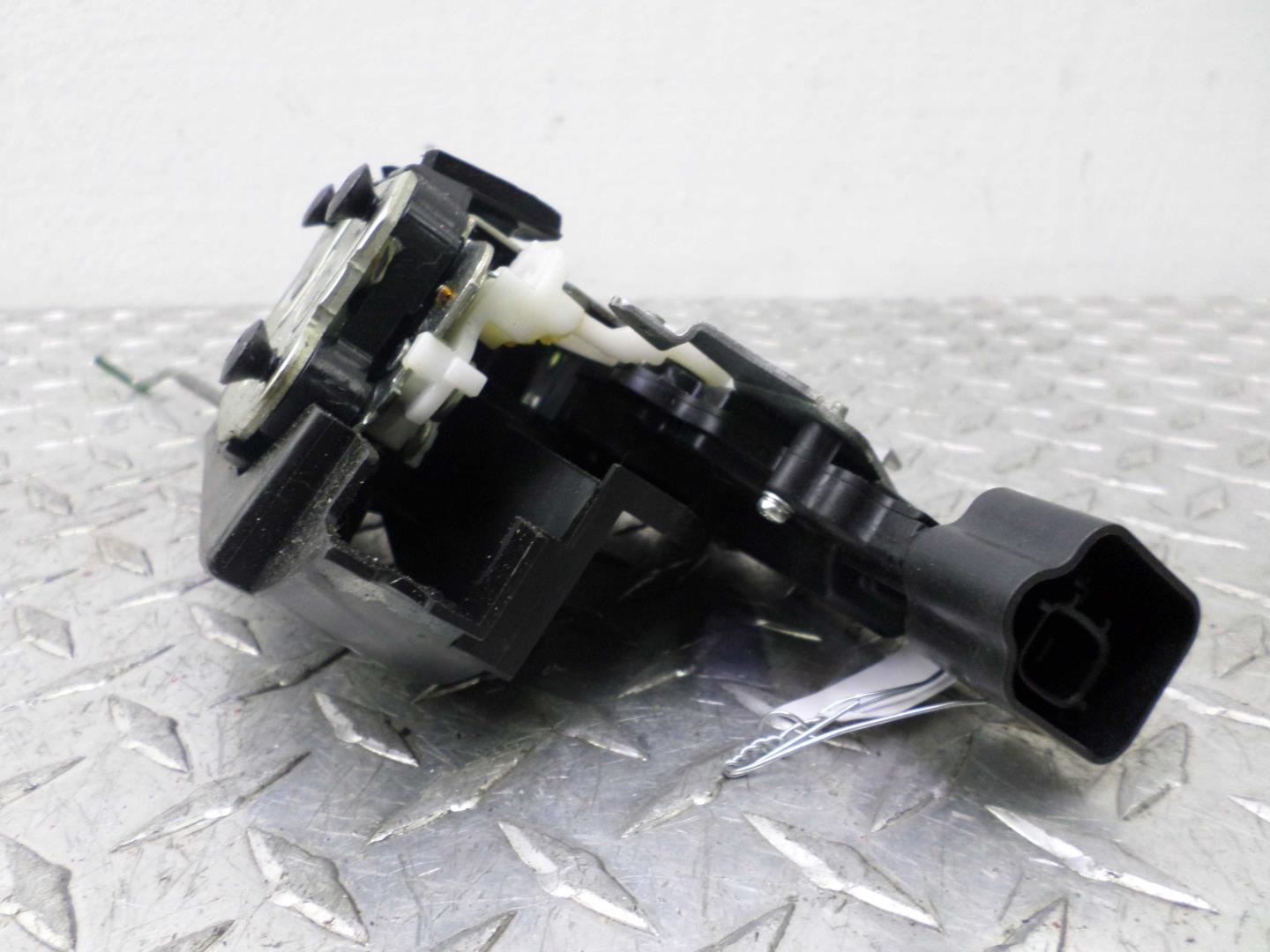 Замок багажника