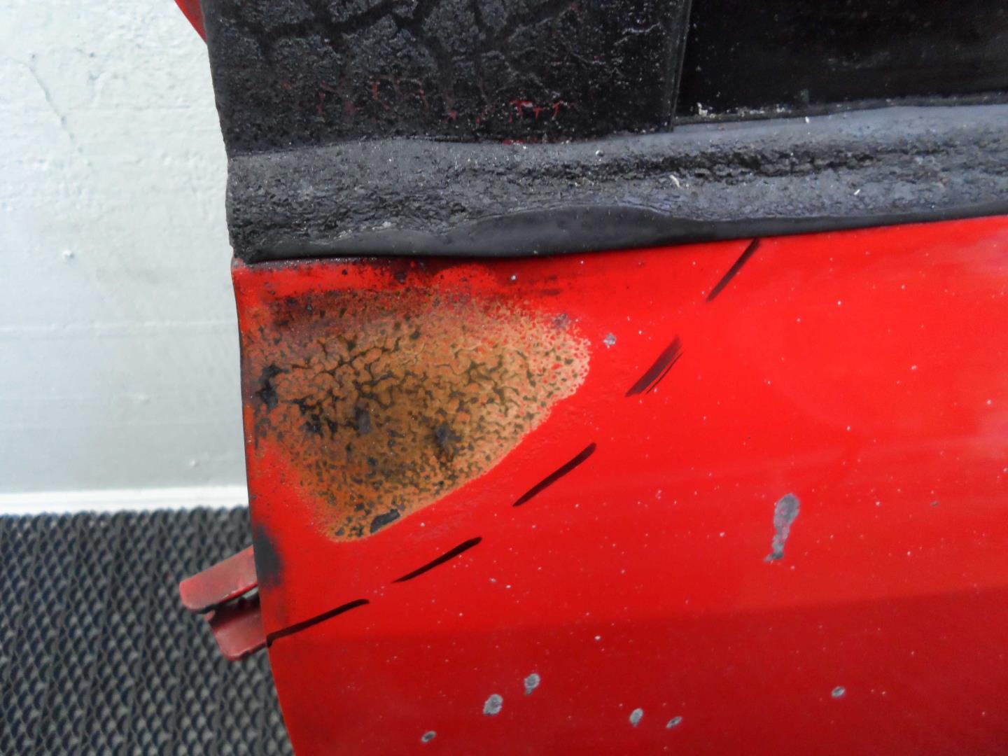 Стекло двери задней левой