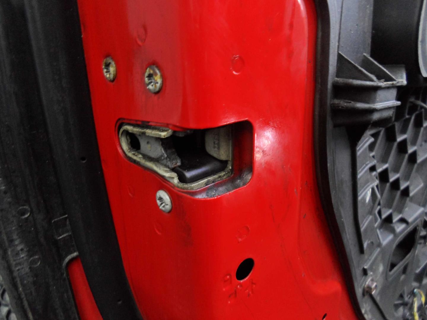 Стекло двери задней левой