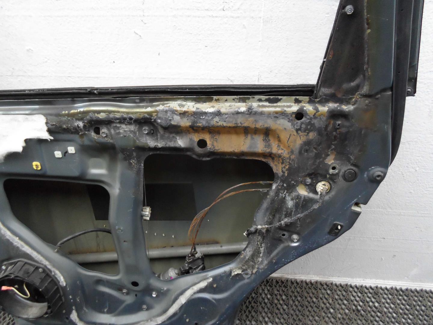 Замок двери задней правой