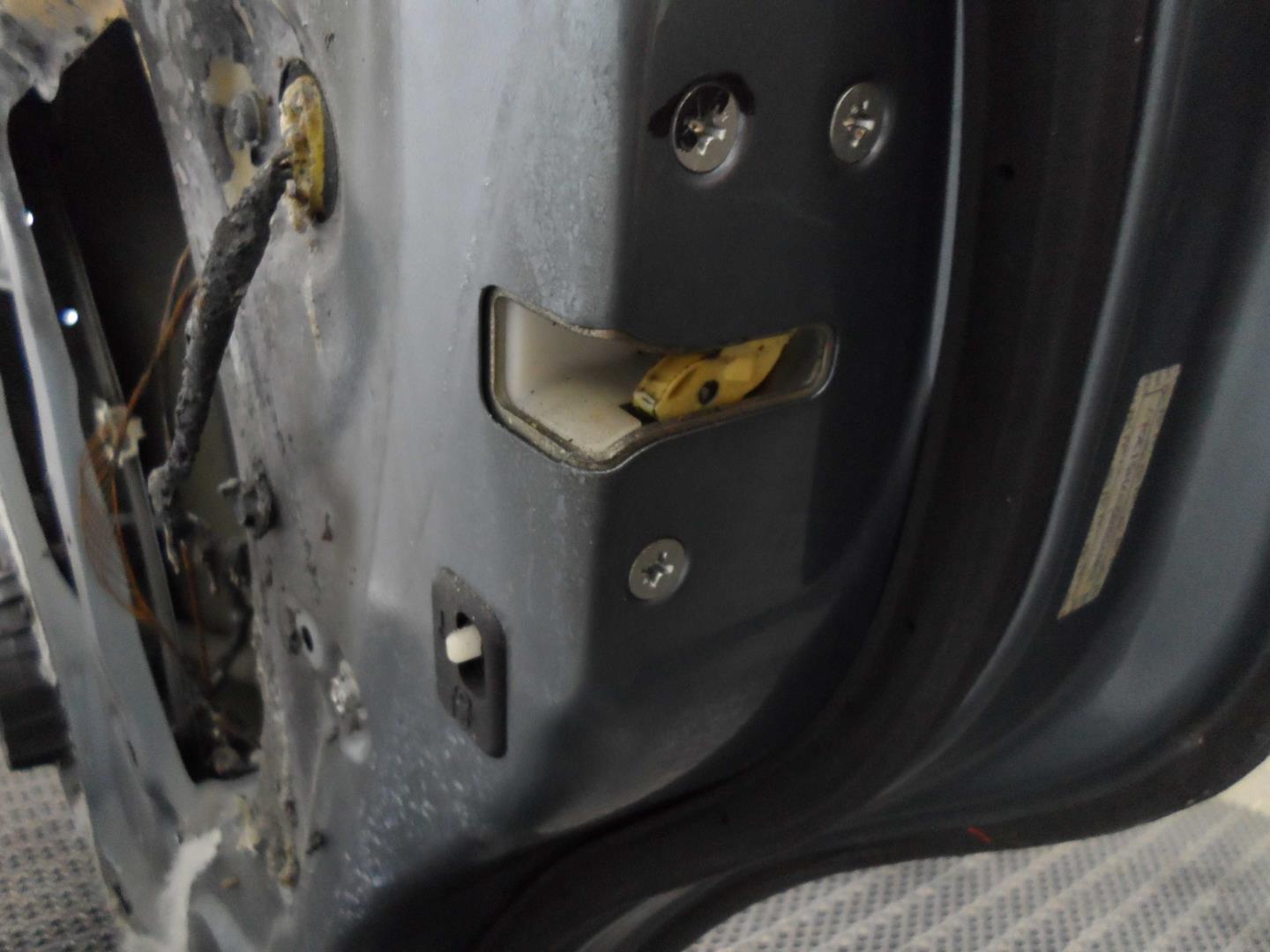 Петля двери