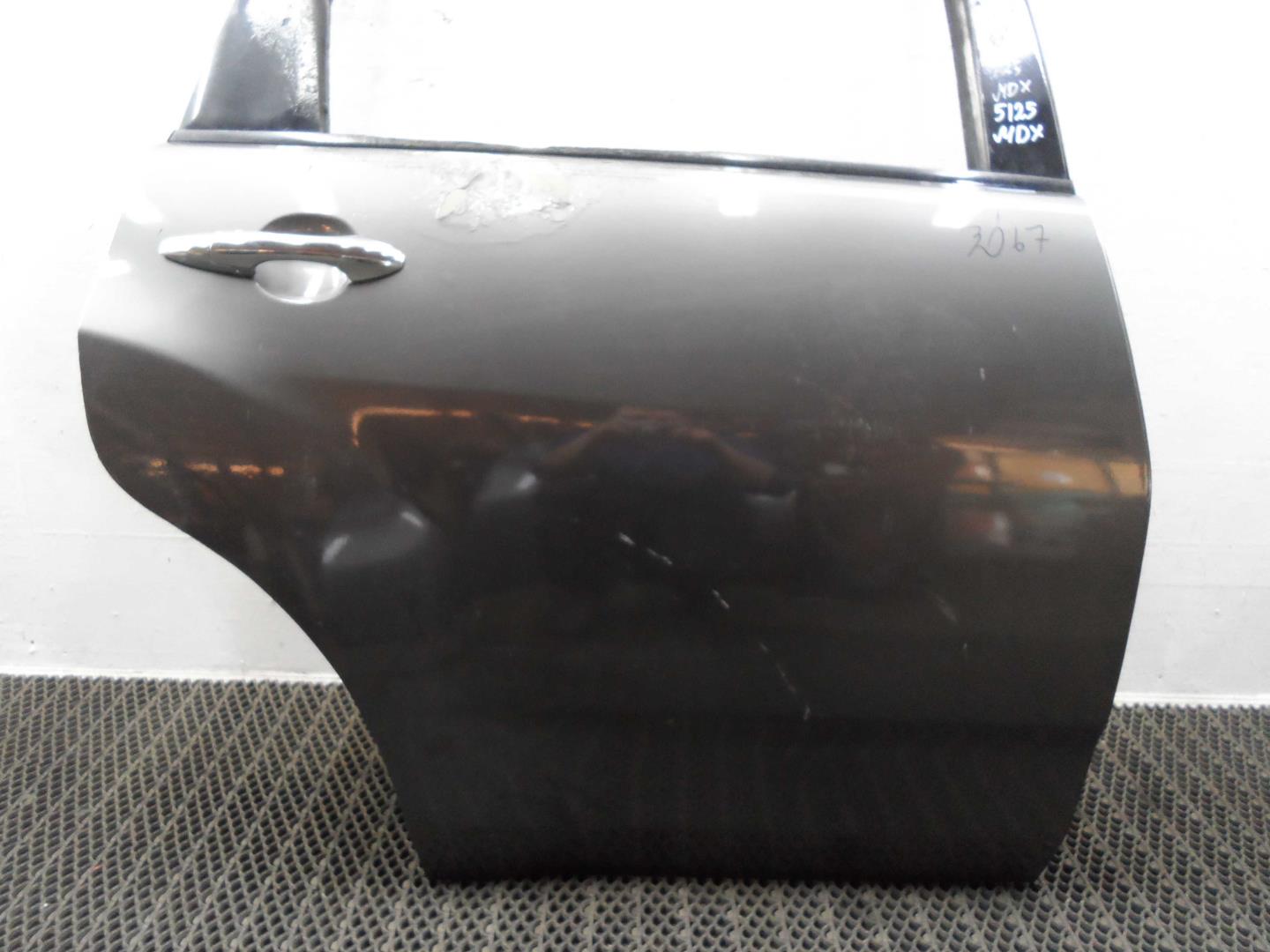 Петля двери