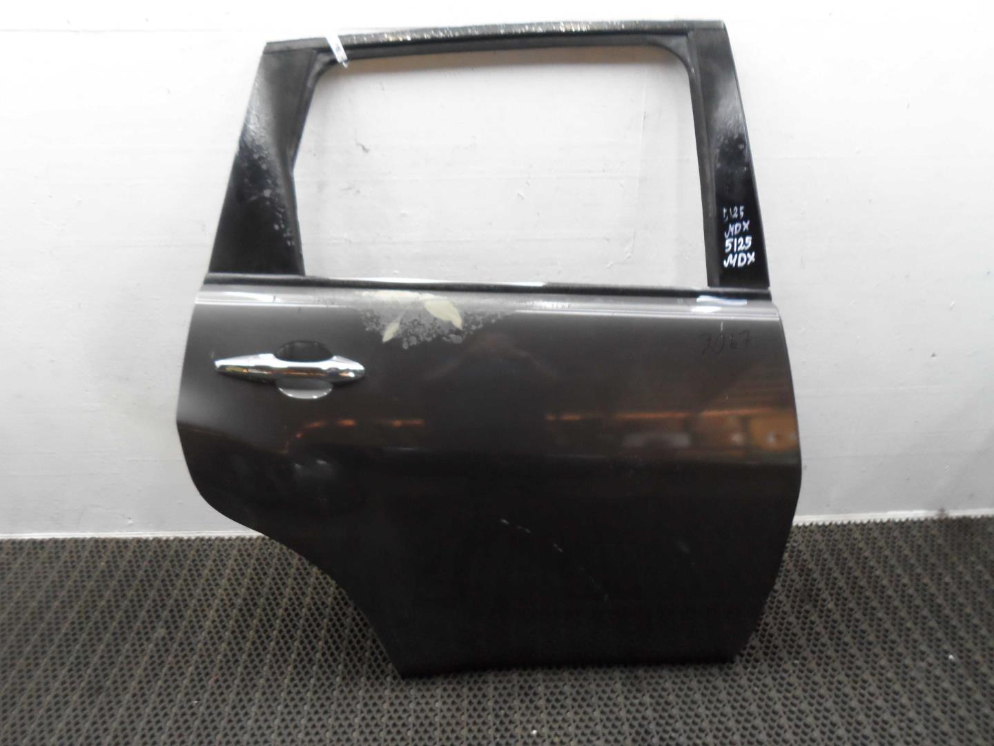 Петля двери