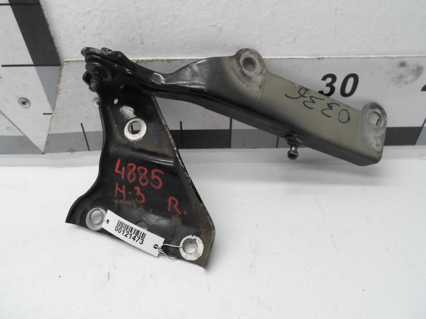 Петля капота правая