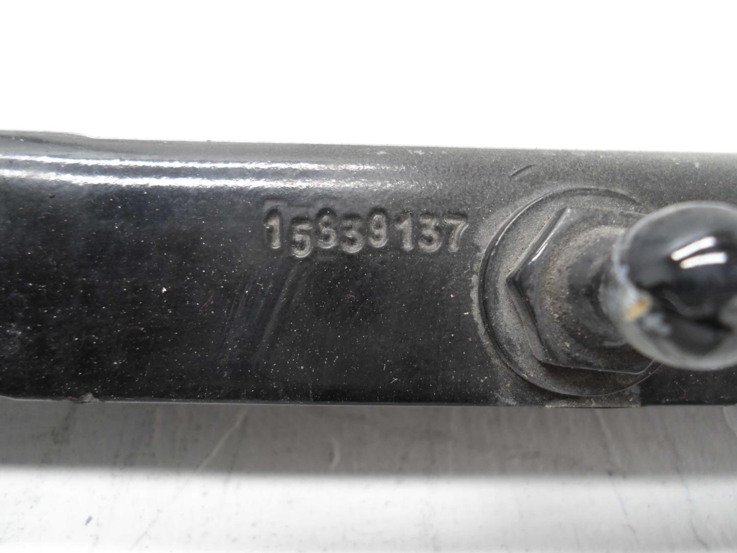 Петля капота правая